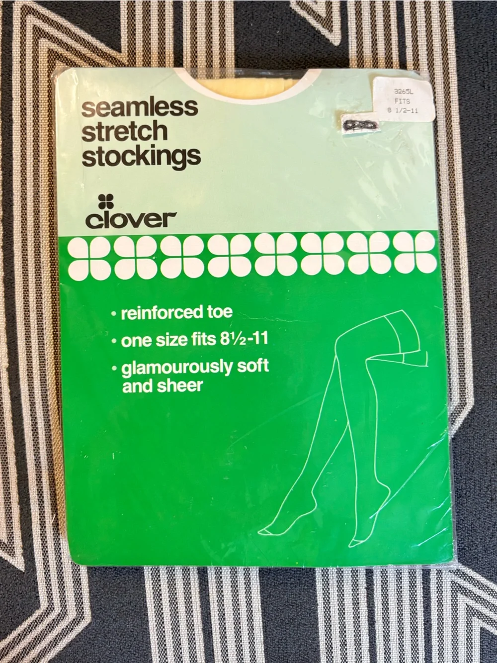 VTG NWT Clover Yellow Thigh High Nylon Seamless Stretch Stockings Size 8.5-11 M
